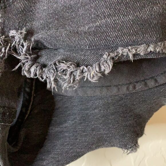 H&m black denim cut off shorts five pockets zipper front 2 inch inseam - Picture 2 of 9